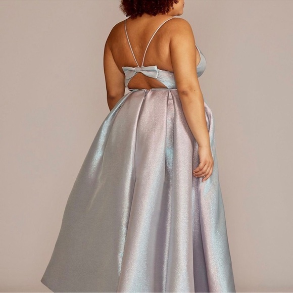 JULES & CLEO Iridescent Ball Gown - Picture 3 of 4